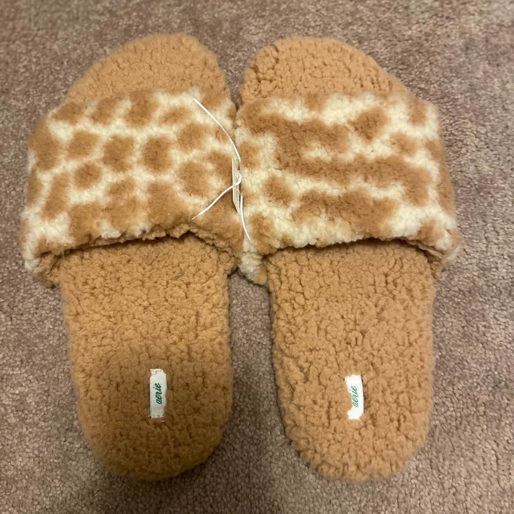 NWT Aerie size 10 slippers